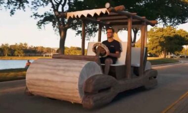 Carrinho de golfe inspirado nos Flintstones rouba a cena em leilão