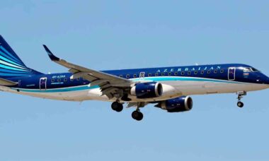 Embraer E190 da Azerbaijan Airlines. Foto: Wikimedia