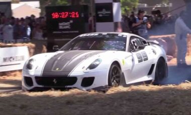 Ferrari 599XX: supercarro exclusivo impressiona pelo som de um V12 a 9 mil RPM