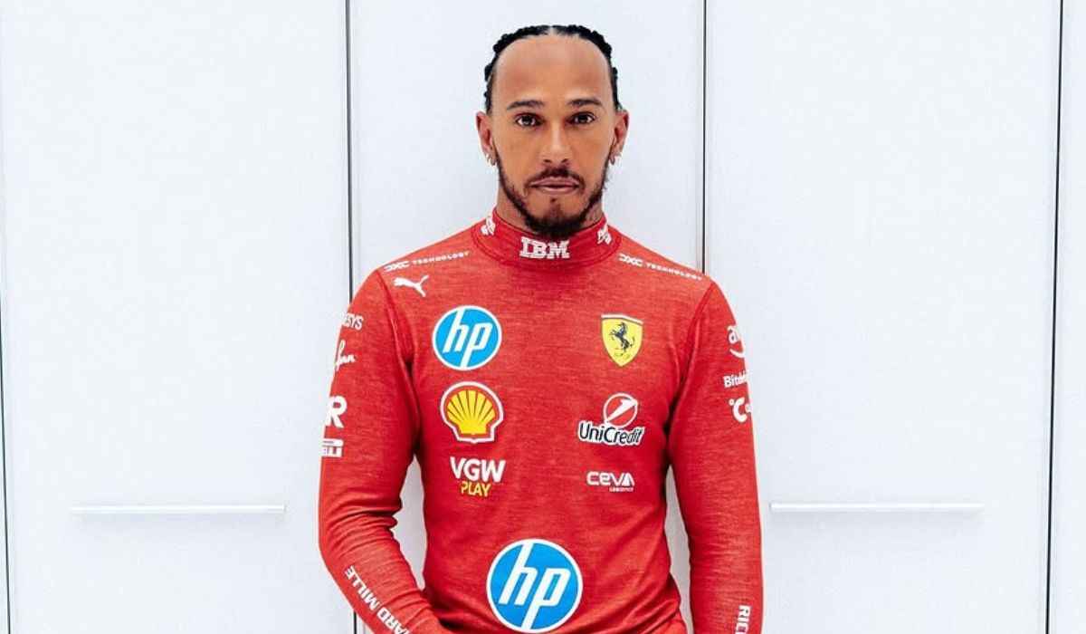 Lewis Hamilton faz estreia visual com a Ferrari e viraliza nas redes sociais com macacão vermelho