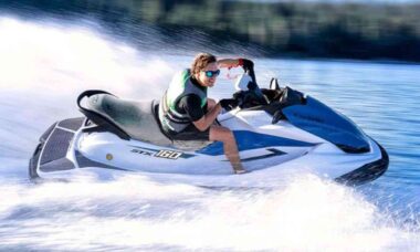 Kawasaki lança Jet Ski STX 160 com preço acessível e recursos inovadores para 2025