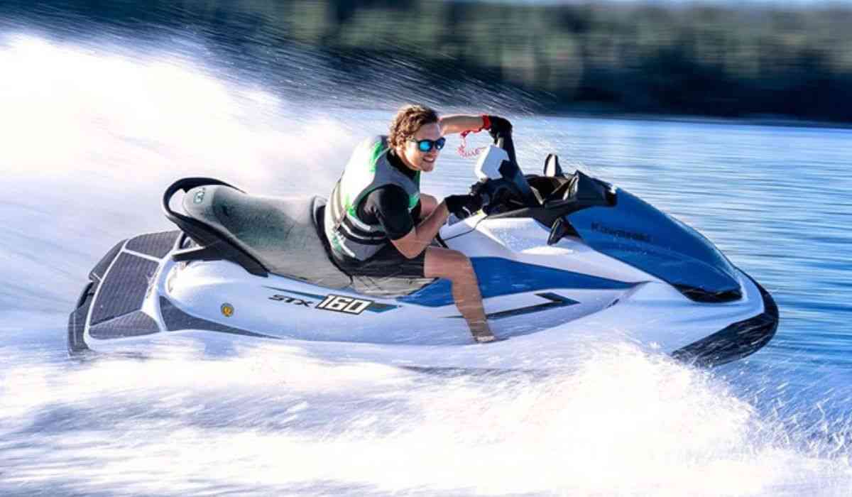 Kawasaki lança Jet Ski STX 160 com preço acessível e recursos inovadores para 2025