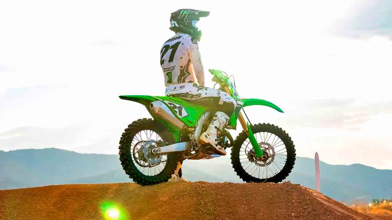 Kawasaki KX 450 (motor quatro tempos) Instagram @kawasakiusa