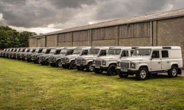 Land Rover Defenders personalizados alcançam mais de US$ 270 mil e se tornam itens de luxo colecionáveis