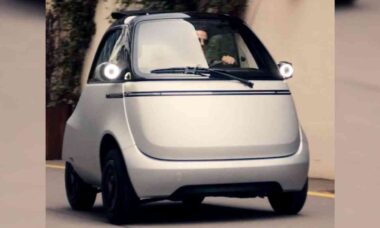 Microlino Lite: mini carro elétrico que une design de luxo e acessibilidade para adolescentes