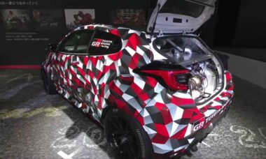 Toyota apresenta GR Yaris de motor central e agita o mundo dos esportivos