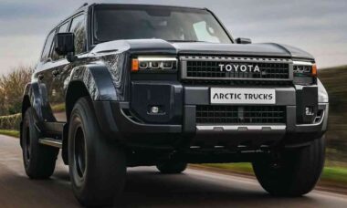 Arctic Trucks transforma Toyota Land Cruiser em monstro off-road com modificações exclusivas