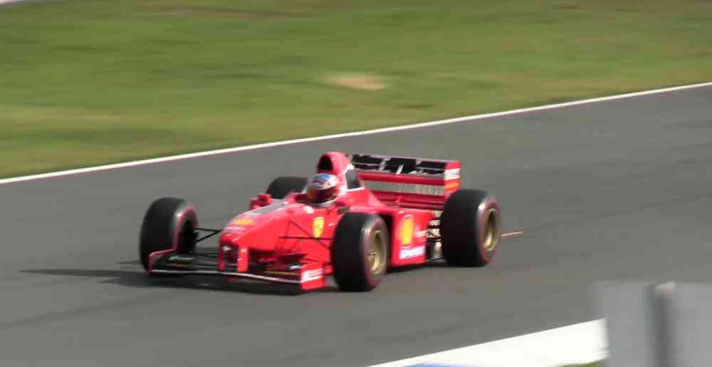 Ferrari de Schumacher acelera em circuito europeu e revive o som dos V-10 (YouTube @AlwinSV)