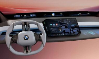 BMW abandona painéis com grandes telas e aposta em novo display panorâmico