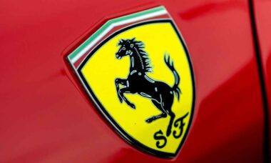 Ferrari se prepara para lançar seis novos modelos em 2025, incluindo seu primeiro carro elétrico