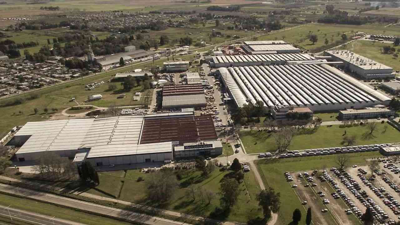 Mercedes-Benz verkauft Fabrik in Argentinien und konzentriert sich mit neuer Einheit auf Elektrifizierung (Volkswagen Newsroom)