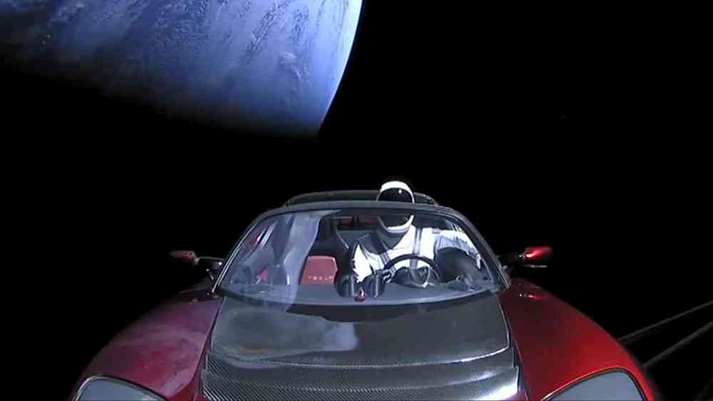 Tesla Roadster de Elon Musk completa sete anos no espaço e se torna o carro mais rápido da história (YouTube @SpaceX)