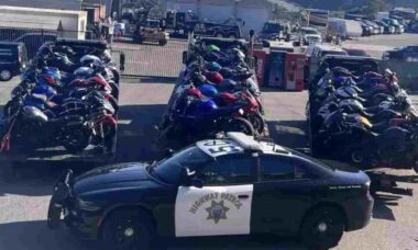 Patrulha Rodoviária da Califórnia apreende 30 motocicletas em "tomada de rua"
