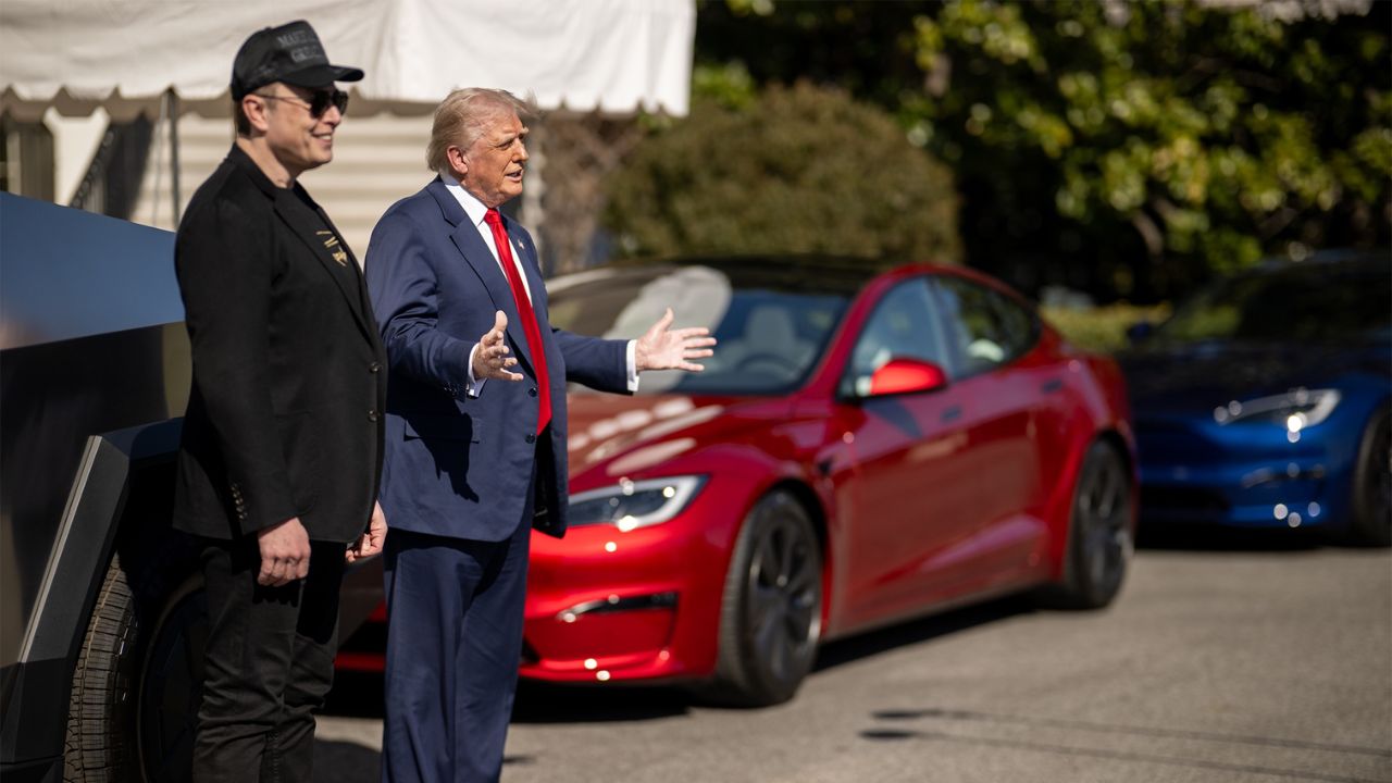 Donald Trump tratará ataques contra concessionárias da Tesla como terrorismo doméstico