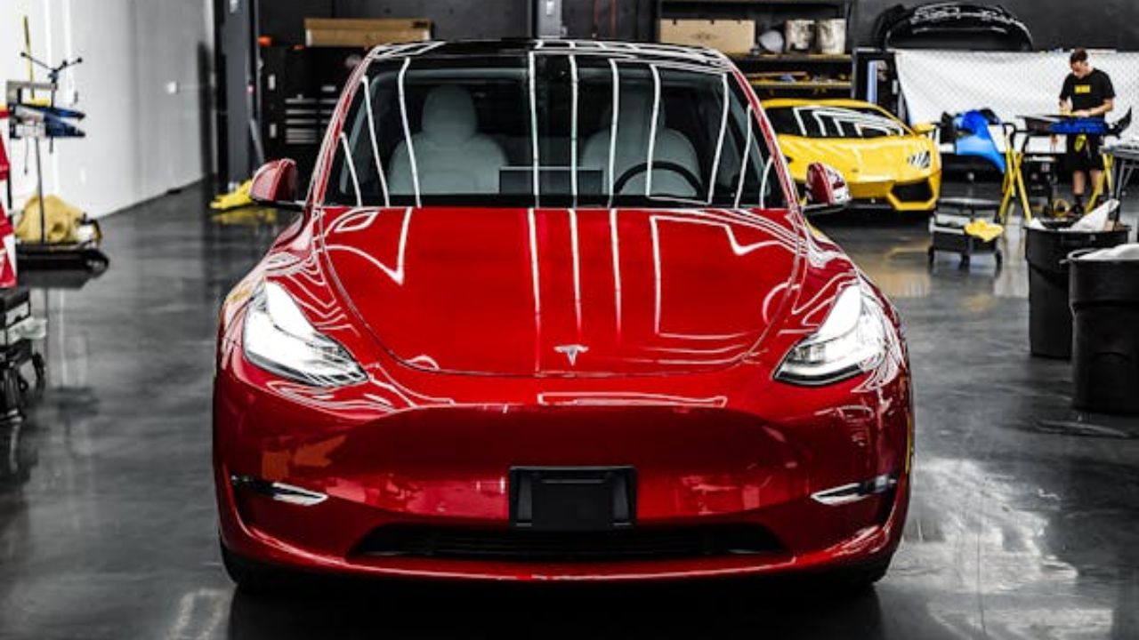 Ações da Tesla despencam e empresa registra o pior dia desde 2020