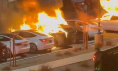 Carros da Tesla são incendiados em Las Vegas em meio a protestos contra Elon Musk