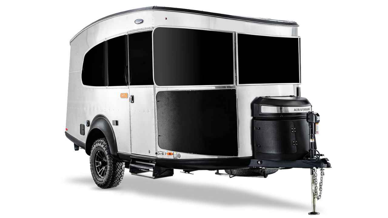 Airstream lança trailer elétrico Basecamp 20Xe com tecnologia solar e conforto sustentável