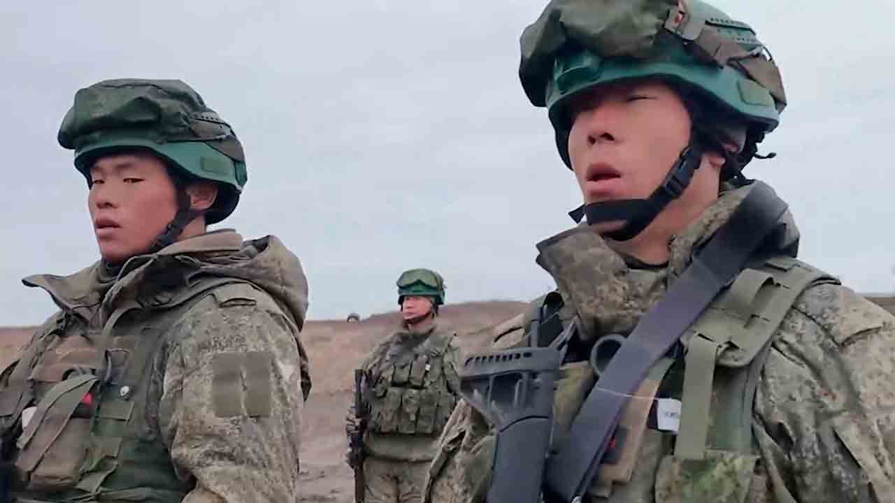 Video toont Noord-Koreaanse troepen die trainen in Rusland en bevestigt deelname aan de oorlog tegen Oekraïne. Telegram @izvestia