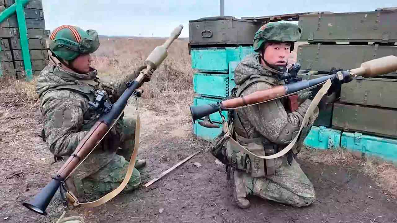 Video toont Noord-Koreaanse troepen die trainen in Rusland en bevestigt deelname aan de oorlog tegen Oekraïne. Telegram @izvestia