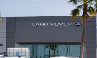 Jaguar Land Rover (Reprodução/X @FoxNews)