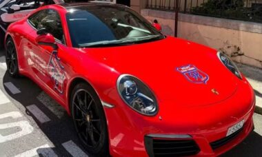 Porsche 911 Carrera em autoescola de Mônaco (Reprodução/@monaco_bonne_conduite)