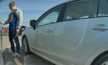 Servidor acusado de vandalizar Teslas (Reprodução/Divulgação)