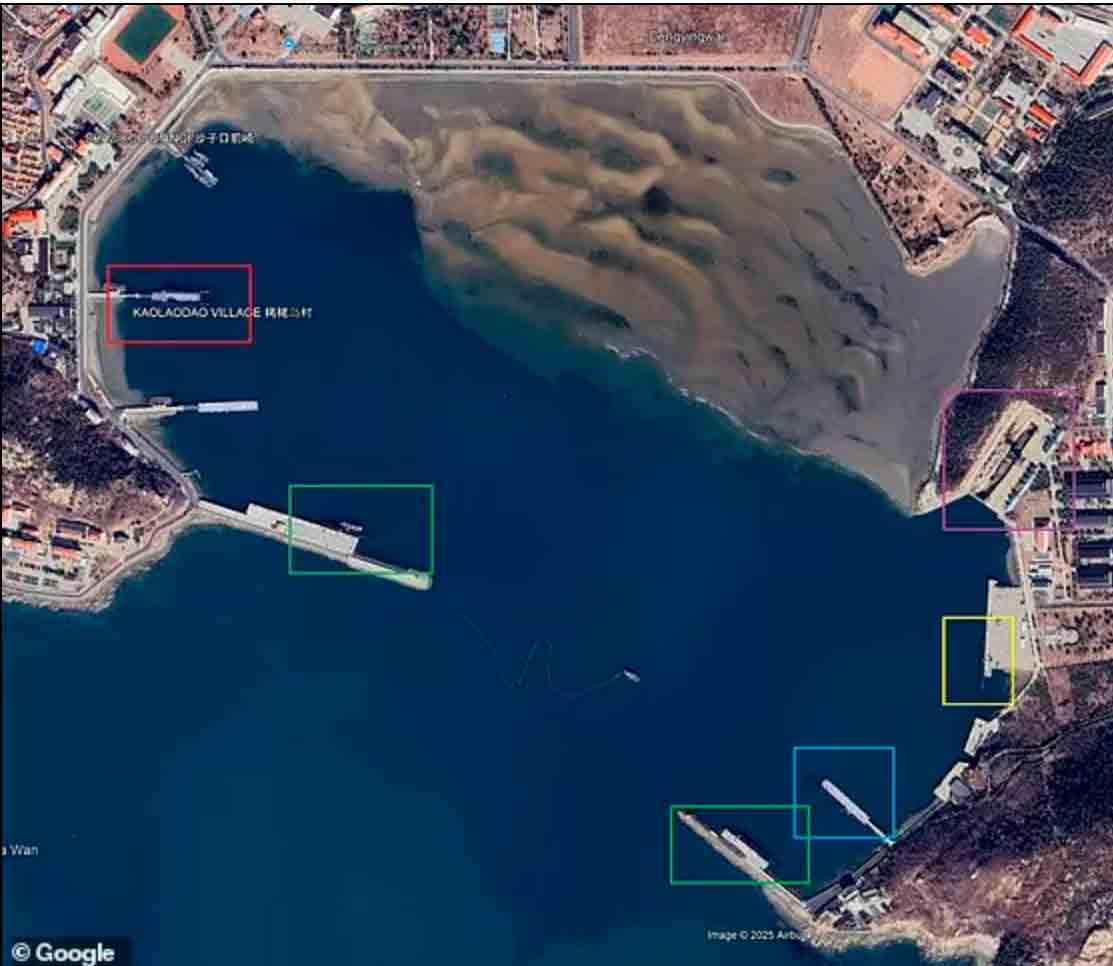 Sukellusveneet voidaan nähdä koko tukikohdassa (Google Maps)