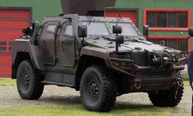 Turquia e Romênia fecham parceria para fabricar mais de 700 veículos blindados COBRA II