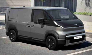 Kia PV5 estreia como van elétrica versátil com até 400 km de autonomia e foco no trabalho urbano