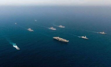 Marinha Real lança equipe para testar IA, armas a laser e tecnologias avançadas no mar