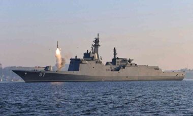 Coreia do Norte testa novo destroyer com mísseis e armamento pesado após construção recorde