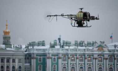 Após apelos por cessar-fogo, Rússia lança ataque de 100 drones contra a Ucrânia