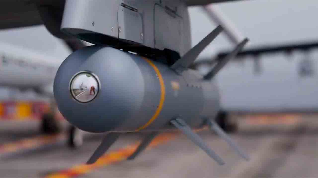 TB-3 decolando do TCG ANADOLU durante exercício Sea Wolf-II/2025. Imagem: Baykar/ASELSAN