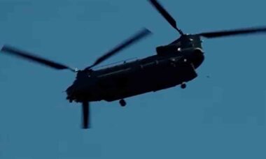 Reino Unido testa drones FPV lançados de helicópteros Chinook. X @RoyalAirForce