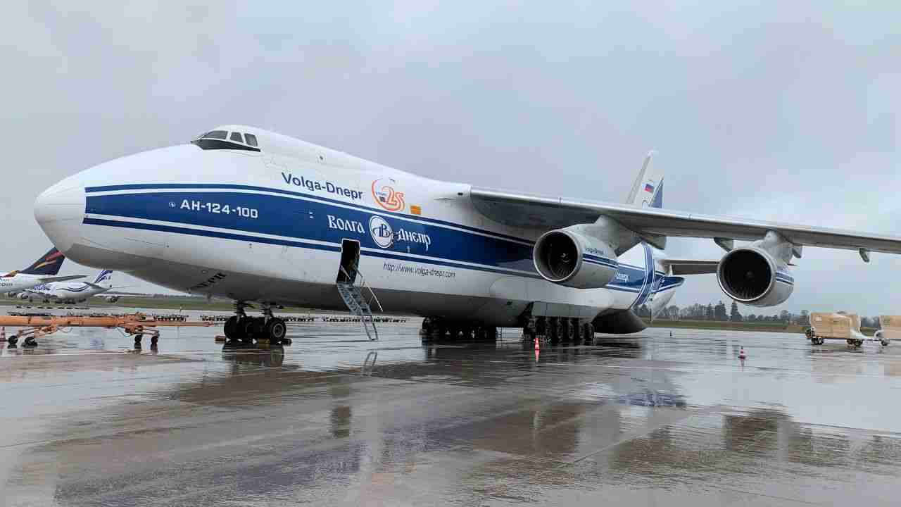 Canadá vai transferir avião de carga russo An-124 à Ucrânia após confisco e sanções contra empresa ligada ao Kremlin