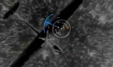 Ucrânia resgata drones de reconhecimento com multicóptero em operação inédita