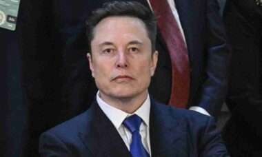 Elon Musk rebate boatos sobre saída da Tesla e critica reportagem por inventar suposta busca por novo CEO