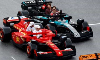 Lego impressiona no GP de Miami com 10 carros de F1 em tamanho real