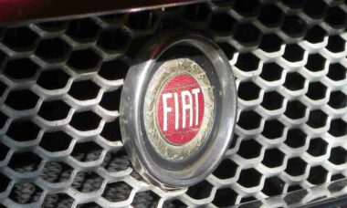 Novo Fiat Fastback será lançado em 2025 com base do Basalt e motor 1.0 turbo híbrido leve