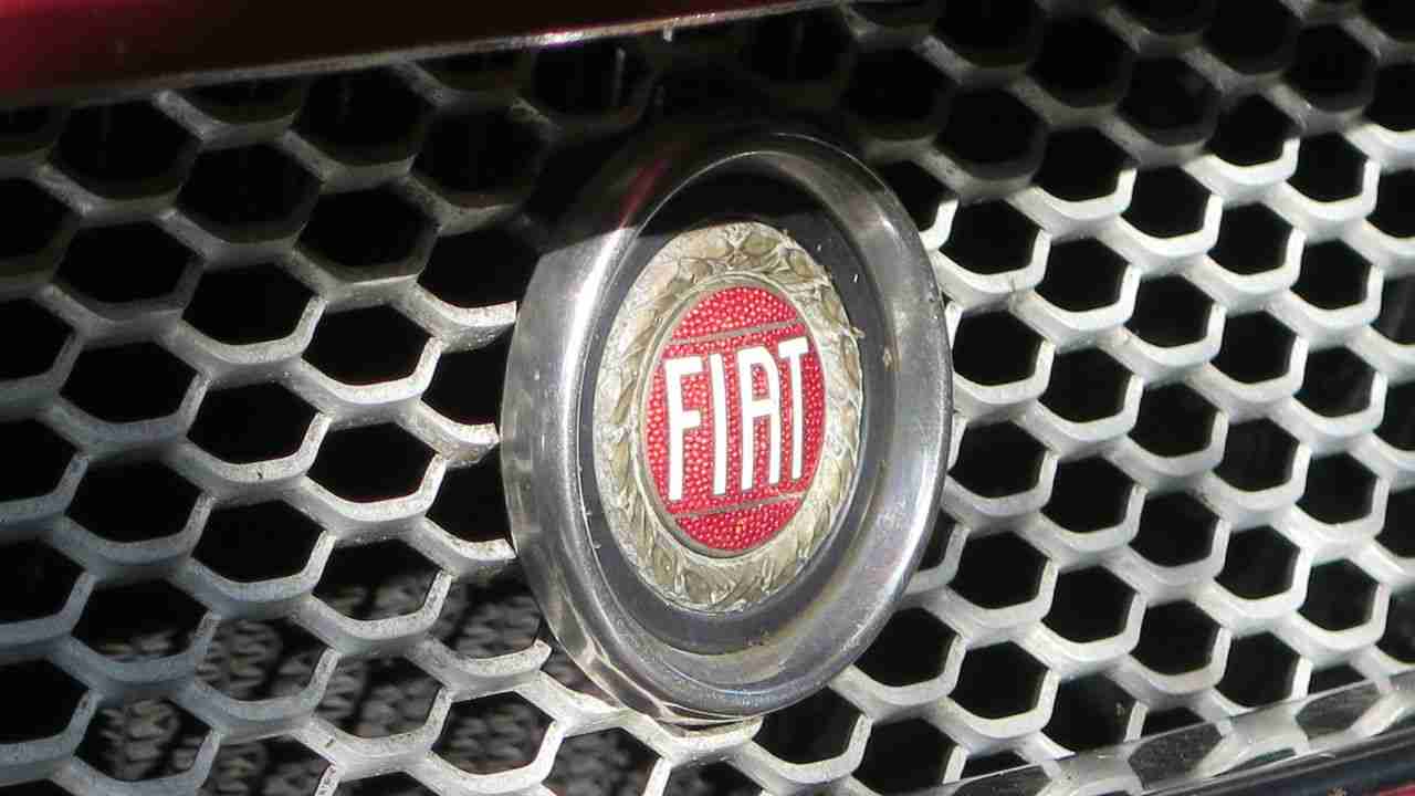 Le nouveau Fiat Fastback sera lancé en 2025 avec la base Basalt et un moteur hybride léger 1.0 turbo