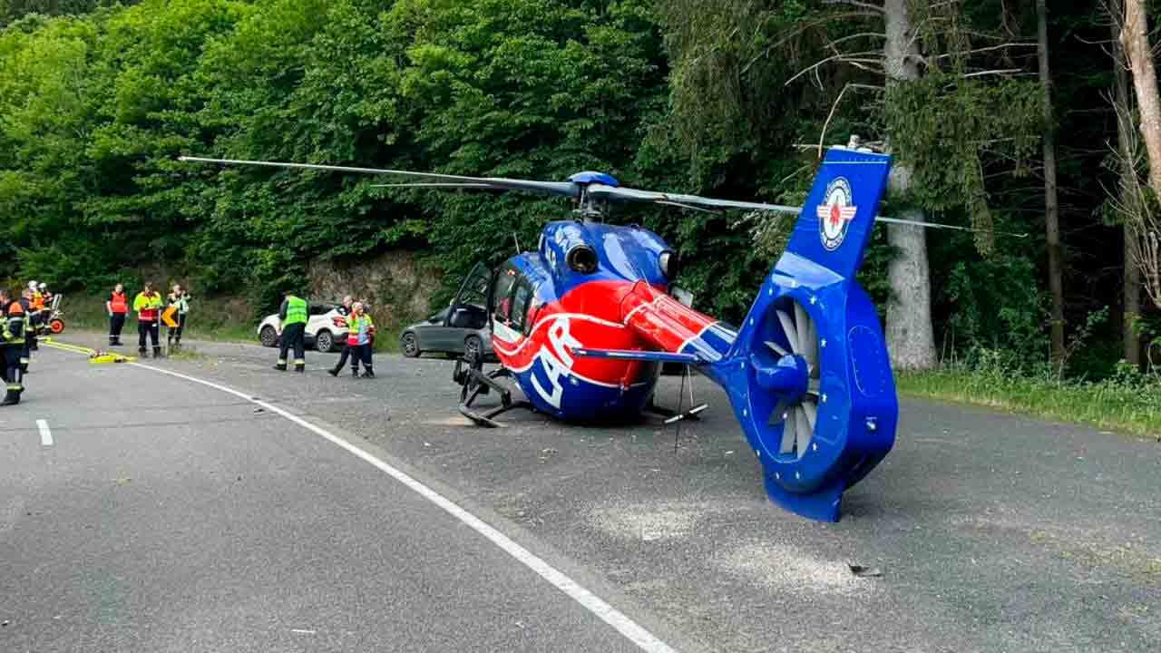 Helicóptero faz pouso forçado em Luxemburgo após colidir com árvore