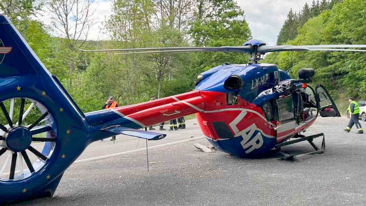 Helicóptero faz pouso forçado em Luxemburgo após colidir com árvore