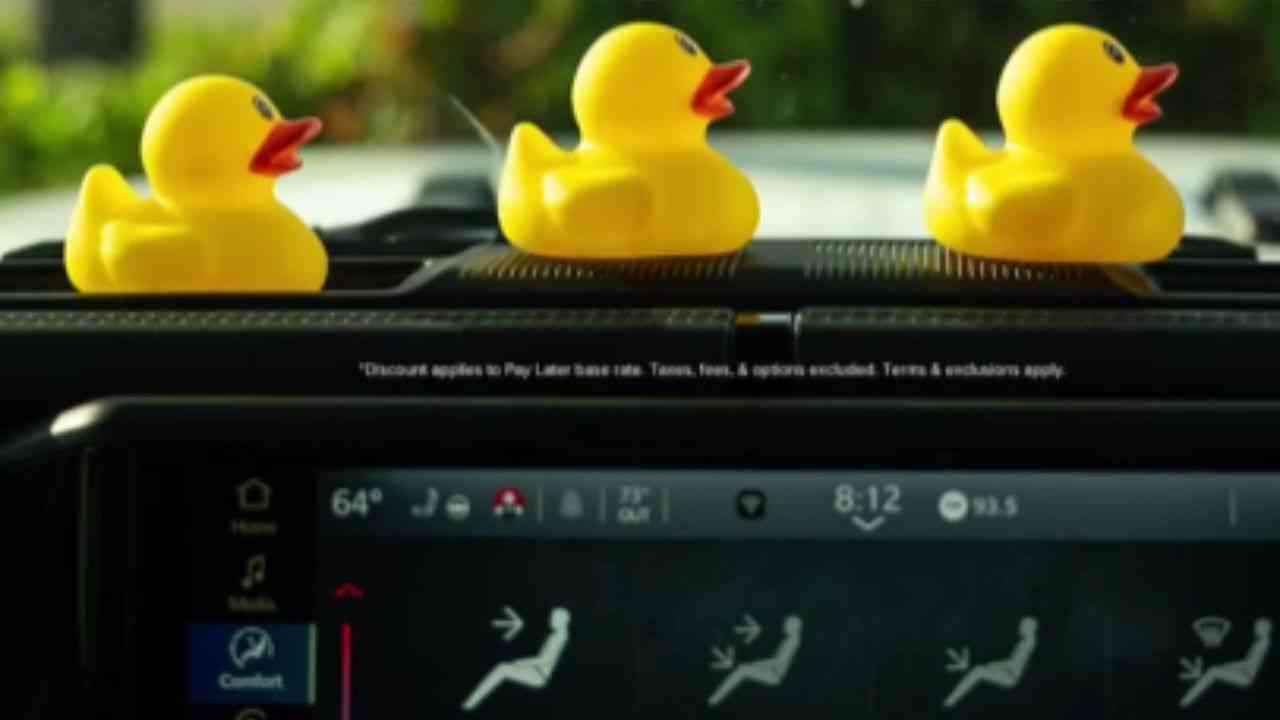 ハーツ、レンタルジープにゴム製のアヒルを隠し、見つけた人に賞品をプレゼント