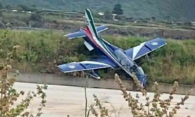 Três jatos da Frecce Tricolori colidem no ar durante apresentação na ilha de Pantelleria. X @ItalianAirForce | @Fahadnaimb
