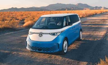 Volkswagen faz recall da ID.Buzz por risco de terceiro passageiro sem cinto no banco traseiro