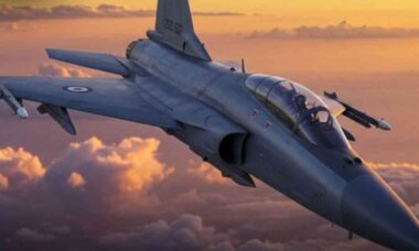 Caça chinês J-10C ganha destaque após abater Rafales em conflito entre Índia e Paquistão