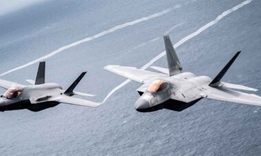 F-35 e F-22. Foto: Lockheed Martin @LockheedMartin