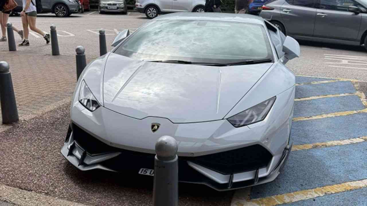 Lamborghini driver criticized for parking in a disabled spot, but his response surprises