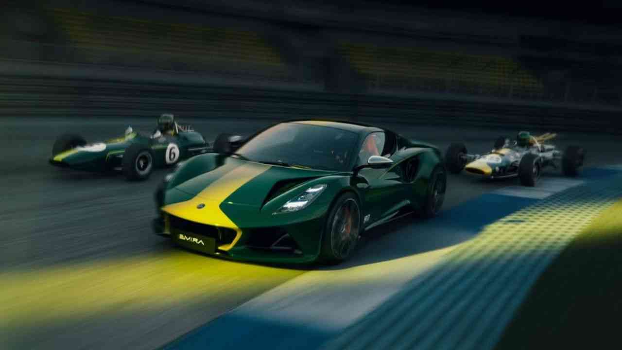 Lotus lancia la Emira Clark Edition per celebrare i 60 anni del titolo di Jim Clark in F1