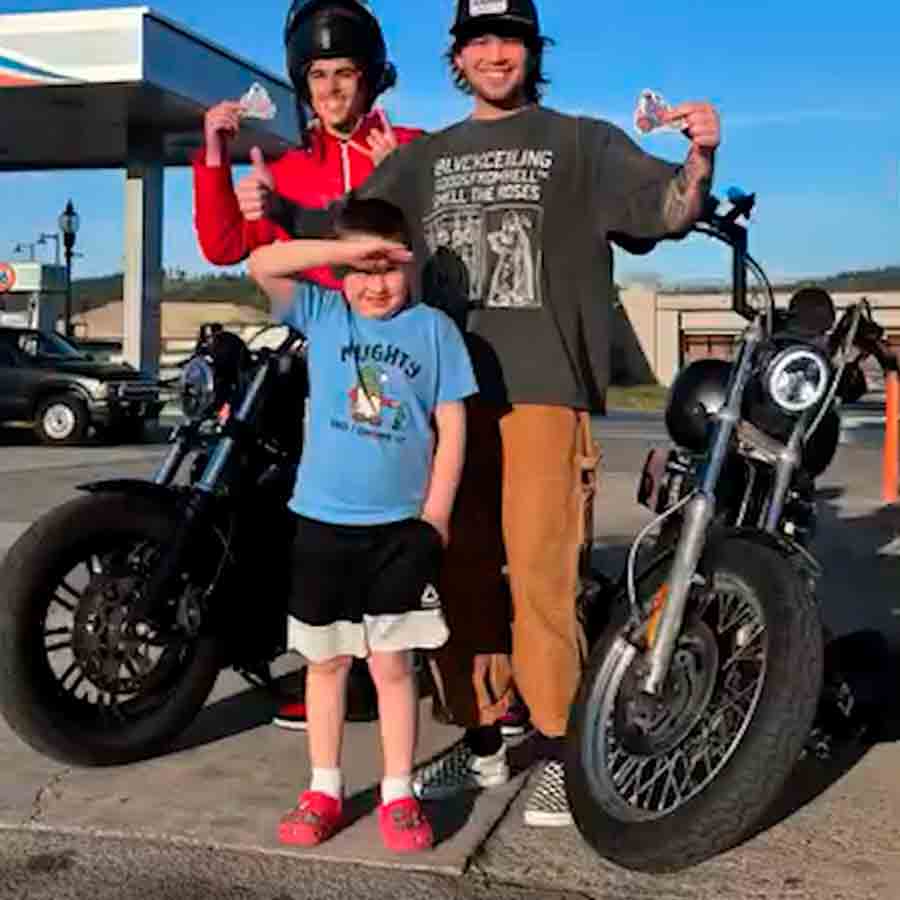 Mother moves the internet by sharing her autistic son's passion for motorcycles. Photo and video: Instagram @mamadontbreak